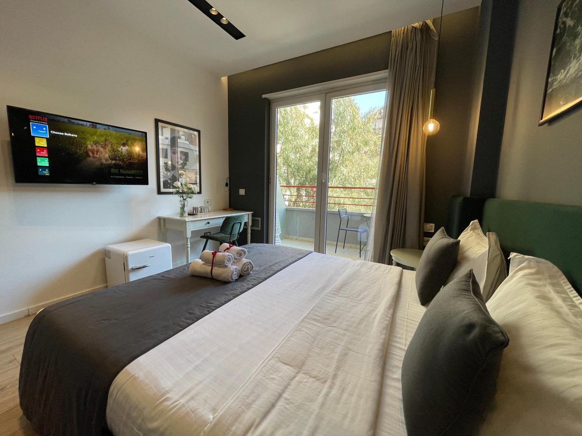 Retreat Apartments Тирана Екстериор снимка